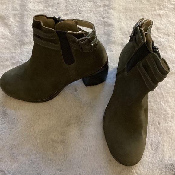 NWOT Fly London green leather ankle boots size 37 - Picture 1 of 6